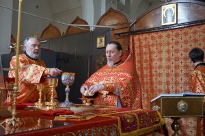 В день памяти жен-мироносиц Игумен Нестор (Болков ) совершил Божественную Литургию в Богоявленском мужском монастыре  Челябинска., 