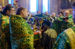 Настоятель Богоявленского мужского монастыря города Челябинска игумен Нестор (Болков)с клириками мужской обители принял участие в Божественной Литургии в Свято- Симеоновском Кафедральном соборе., 