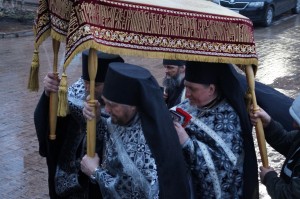 В Богоявленском мужском монастыре совершили Великую Утреню Субботы с чином погребения Плащаницы Господа Иисуса Христа., 