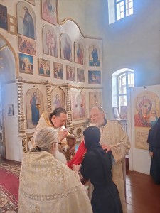 На Вселенскую родительскую (мясопустную) субботу Игумен Нестор(Болков) возглавил Божественную Литургию в Храме Святого Пророка Илии с. Клеопино Каслинского района., 