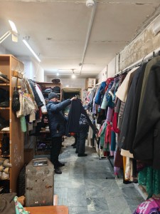 В Богоявленском  мужском монастыре  состоялась  благотворительная раздача одежды и обуви., 