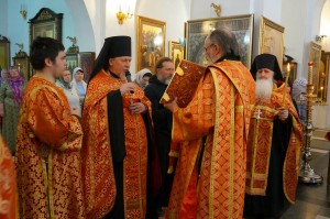 В канун Недели 5-й по Пасхе, о самаряныне, Игумен Нестор (Болков) совершил всенощное бдение в Богоявленском мужском монастыре Челябинска., 