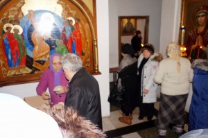 В Богоявленском мужском монастыре состоялась  очередная благотворительная  раздача  хлеба и пряников., 