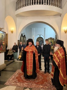 В Богоявленском мужском монастыре Челябинска в канун Антипасхи совершили всенощное бдение с литией., 