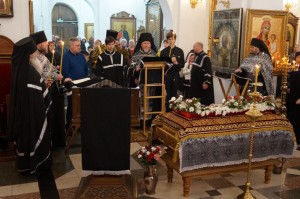 В Богоявленском мужском монастыре совершили Великую Утреню Субботы с чином погребения Плащаницы Господа Иисуса Христа., 