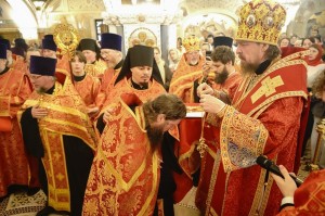 Игумен Нестор (Болков)с клириками Богоявленского мужского монастыря принял участие в  общегородской Пасхальной вечерни в кафедральном  Соборе города Челябинска ., 