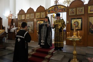 В Богоявленском мужском монастыре совершили Великую Утреню Субботы с чином погребения Плащаницы Господа Иисуса Христа., 