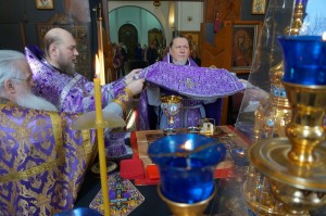 Игумен Нестор (Болков ) в Великий Четверг совершил Литургию в Богоявленском мужском монастыре города Челябинска ., 