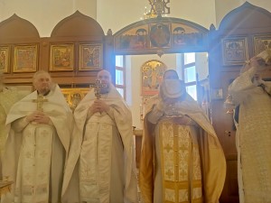 В Богоявленском епархиальном мужском монастыре Игумен Нестор (Болков ) возглавил Божественную Литургию в соединение с Великой вечерней(с чтением 8-ми паремий), Навечерие Рождества Христова (Рождественский сочельник)., 