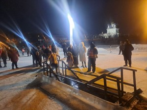 Крещенская прорубь была освящена на озере Смолино., 