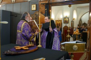 В канун Недели Крестопоклонной  в Богоявленском  мужском монастыре совершили Всенощное бдение с литией., 