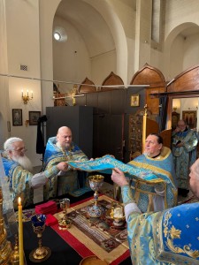 В Субботу Акафиста Похвалы Пресвятой Богородицы Игумен Нестор(Болков) возглавил Литургию в Богоявленском мужском монастыре города Челябинска., 