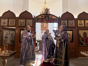 В Неделю 5-ю Великого поста Игумен Нестор (Болков) возглавил Божественную Литургию в Богоявленском мужском монастыре города Челябинска., 