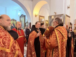 5 апреля 2026 года, в канун Недели 3-й по Пасхе и памяти святых жен-мироносиц, совершили всенощное бдение с литией., 