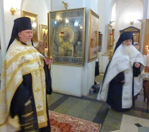 В канун 12-ой Недели по Пятидесятнице Игумен Нестор (Болков) возглавил всенощное бдение с литией в Богоявленском мужском монастыре Челябинска., 