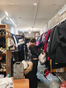 В Богоявленском  мужском монастыре  состоялась  благотворительная раздача одежды и обуви., 