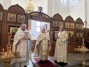 В Богоявленском мужском монастыре в Великую Субботу совершили Вечерню в соединение с Литургией., 