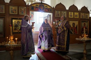 В праздник Воздвижения Креста Господня Игумен Нестор (Болков) возглавил Божественную Литургию в Богоявленском мужском монастыре ., 