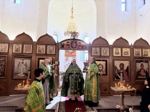 В Неделю ваий ( Вербное воскресенье) Игумен Нестор (Болков ) возглавил Литургию в Богоявленском мужском монастыре города Челябинска., 