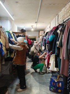 В Богоявленском  мужском монастыре  состоялась  благотворительная раздача одежды и обуви., 