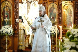 Настоятель Богоявленского мужского монастыря Челябинска игумен Нестор (Болков) с клириками Богоявленского монастыря принял участие  в Литургии в Свято-Троицком храме Челябинска., 