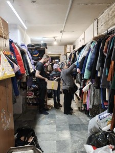 В Богоявленском  мужском монастыре  состоялась  благотворительная раздача одежды и обуви., 