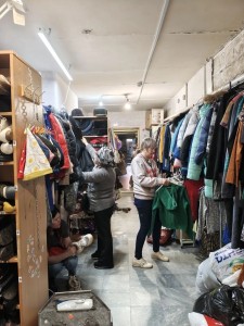 В Богоявленском  мужском монастыре  состоялась  благотворительная раздача одежды и обуви., 