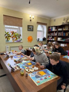 1 февраля 2026 года в Воскресной школе Богоявленского мужского монастыря провели уроки для средней группы: «ИЗО»., 