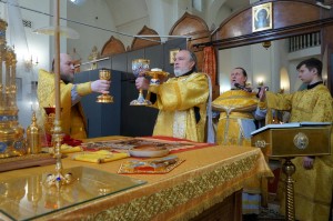 В Неделю 2-ю по Пятидесятнице,  Игумен Нестор (Болков ) возглавил Литургию в Богоявленском мужском монастыре Челябинска., 
