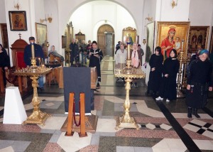 9 апреля 2026 года Игумен Нестор (Болков )совершил Утреню Великой Пятницы с чтением двенадцати Евангелий в Богоявленском мужском монастыре города Челябинска ., 