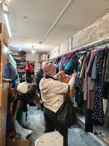 В Богоявленском  мужском монастыре  состоялась  благотворительная раздача одежды и обуви., 