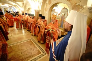 Настоятель Богоявленского мужского монастыря Челябинска Игумен Нестор (Болков)с клириками Богоявленского мужского монастыря принял участие  в Божественной Литургии в кафедральном  Соборе города Челябинска ., 