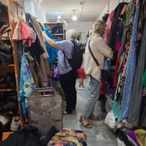 В Богоявленском епархиальном мужском монастыре состоялась благотворительная раздача нуждающимся людям одежды и обуви., 