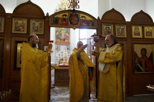 В Богоявленском мужском монастыре Челябинска совершили Божественную Литургию., 