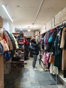 В Богоявленском  мужском монастыре  состоялась  благотворительная раздача одежды и обуви., 