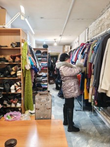 В Богоявленском  мужском монастыре  состоялась  благотворительная раздача одежды и обуви., 