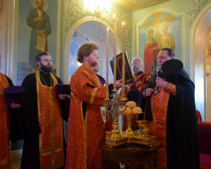Настоятель Богоявленского мужского монастыря Челябинска Игумен Нестор (Болков) с клириками мужского монастыря принял участие  в всенощном бдении в Свято-Симеоновском кафедральном Соборе ., 