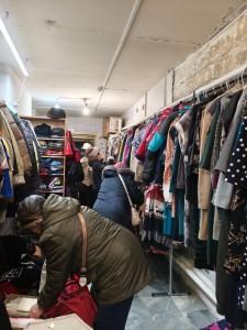 В Богоявленском  мужском монастыре  состоялась  благотворительная раздача одежды и обуви., 