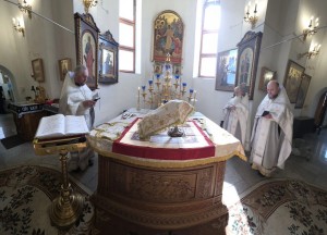 В Богоявленском мужском монастыре в Великую Субботу совершили Вечерню в соединение с Литургией., 