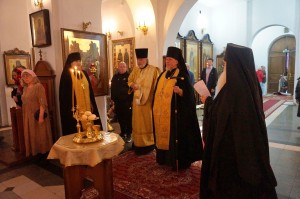 В канун празднования Собора Московских святителей Игумен Нестор совершил всенощное бдение в Богоявленском мужском монастыре., 