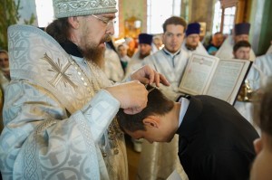 Настоятель Богоявленского мужского монастыря Челябинска игумен Нестор (Болков) с клириками Богоявленского монастыря принял участие  в Литургии в Свято-Троицком храме Челябинска., 