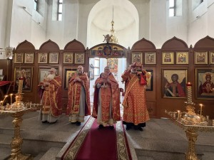 В день памяти жен-мироносиц Игумен Нестор (Болков ) совершил Божественную Литургию в Богоявленском мужском монастыре  Челябинска., 