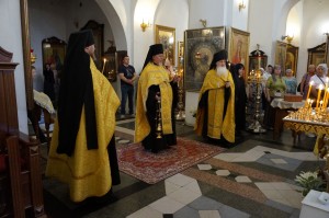 В канун празднования памяти первоверховных апостолов Петра и Павла  в Богоявленском мужском монастыре Челябинска совершили всенощное бдение с литией., 
