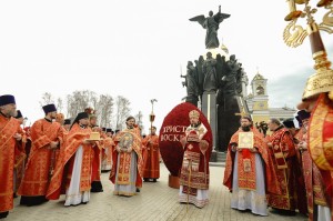 Настоятель Богоявленского мужского монастыря Челябинска Игумен Нестор (Болков)с клириками Богоявленского мужского монастыря принял участие  в Божественной Литургии в кафедральном  Соборе города Челябинска ., 