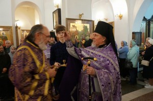 ​​​​​​​В канун праздника Воздвижения Честного и Животворящего Креста Господня, в Богоявленском мужском монастыре совершили всенощное бдение., 
