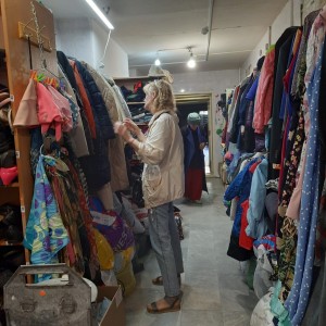 В Богоявленском епархиальном мужском монастыре состоялась благотворительная раздача нуждающимся людям одежды и обуви., 