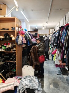 В Богоявленском  мужском монастыре  состоялась  благотворительная раздача одежды и обуви., 