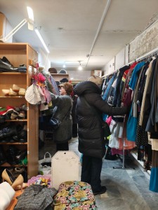 В Богоявленском  мужском монастыре  состоялась  благотворительная раздача одежды и обуви., 