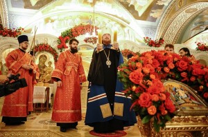 Игумен Нестор (Болков)с клириками Богоявленского мужского монастыря принял участие в  общегородской Пасхальной вечерни в кафедральном  Соборе города Челябинска ., 