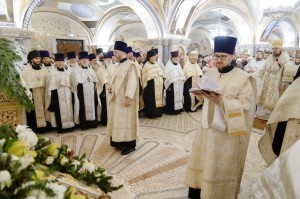 Настоятель Богоявленского мужского монастыря города Челябинска игумен Нестор (Болков)с клириками мужской обители принял участие в  Великой вечерни в нижнем храме Христорождественского кафедрального собора города Челябинска ., 